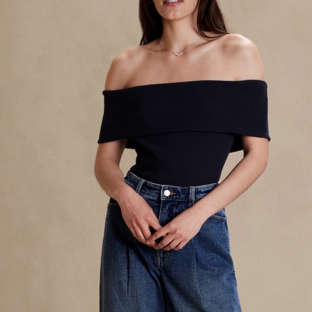 Banana Republic Off-Shoulder Dark Blue Sweater - Picture 4 of 9